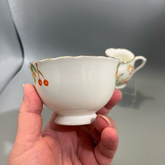 Vintage Delphine Sugar Bowl & Individual creamer. piece set.Bone china England. - Picture 5 of 16